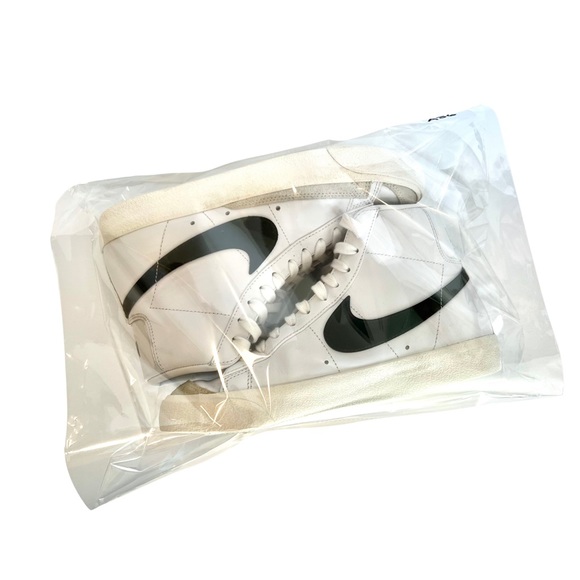 NIKE Women’s Blazer Mid 77 Size 7.5 in White & Black - Worn twice! - Picture 13 of 13
